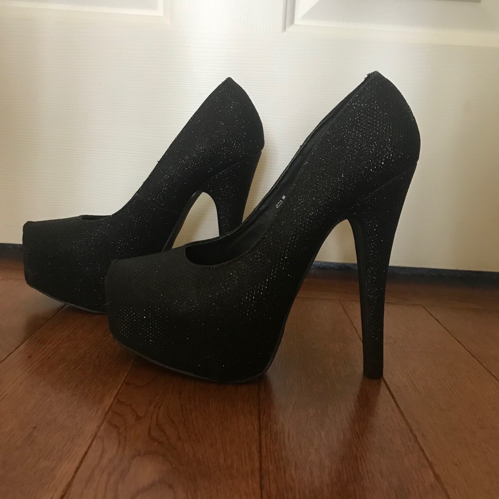 Women’s size 7 Ardene heels